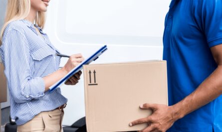 Pros of outsourcing courier services 1