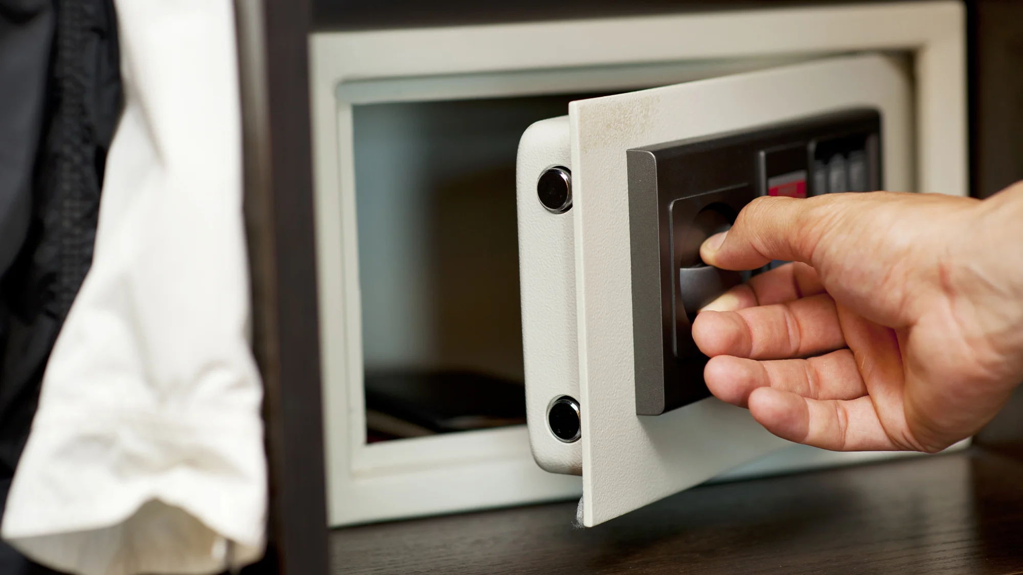 4 Best fingerprint safes for home use 2024 Are they safe enough?