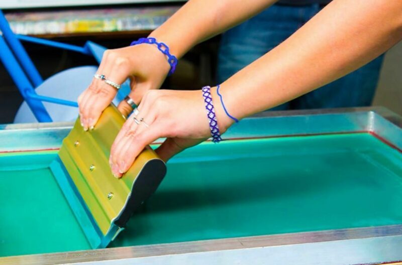 A Beginner's Guide to Screen Printing Business (2024)