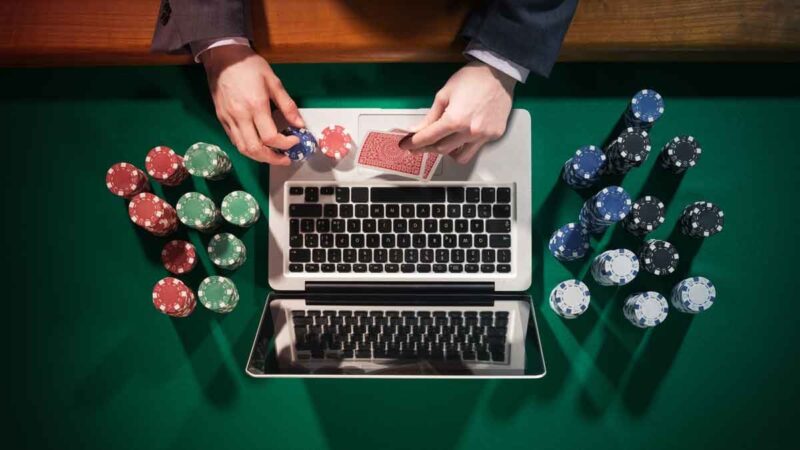 Online Poker Tells: Reading Opponents in the Digital Age