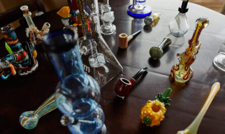 Pipes and Bongs Weed